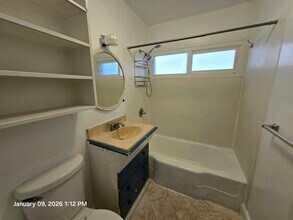 911 16th Ave in Longview, WA - Foto de edificio - Building Photo