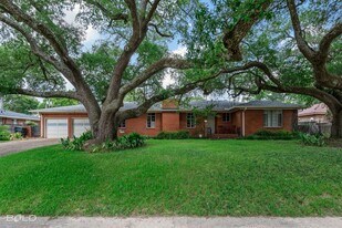 222 Stephenson St in Shreveport, LA - Building Photo