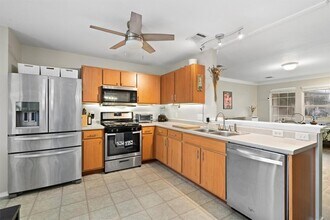 12117 Briarcreek Loop in Manor, TX - Building Photo - Building Photo