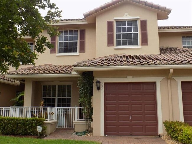 property at 3331 Lakeside Dr