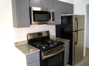 187 Pickwick Dr in Schaumburg, IL - Building Photo - Building Photo