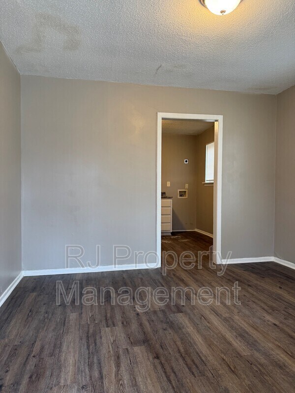 2365 Dexter Ave in Memphis, TN - Building Photo - Building Photo