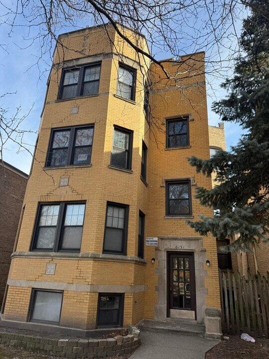 6151 N Washtenaw Ave in Chicago, IL - Building Photo