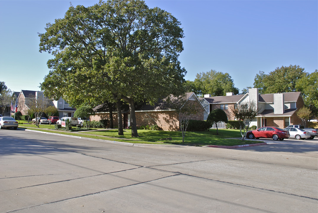 Pioneer Valley in Irving, TX - Building Photo