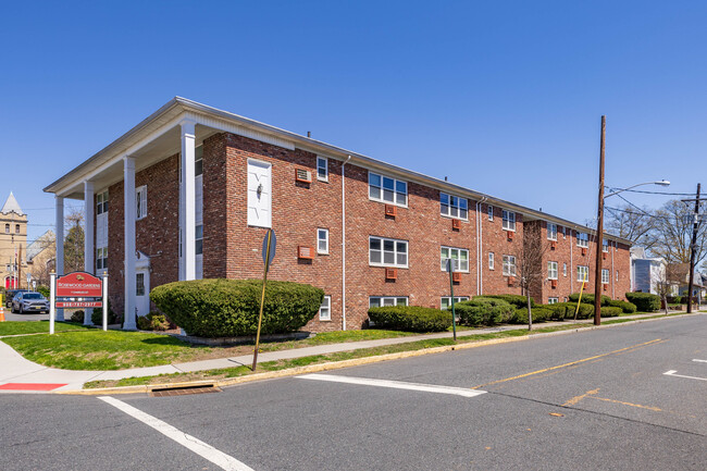 Rosewood Gardens in Roselle Park, NJ - Foto de edificio - Building Photo