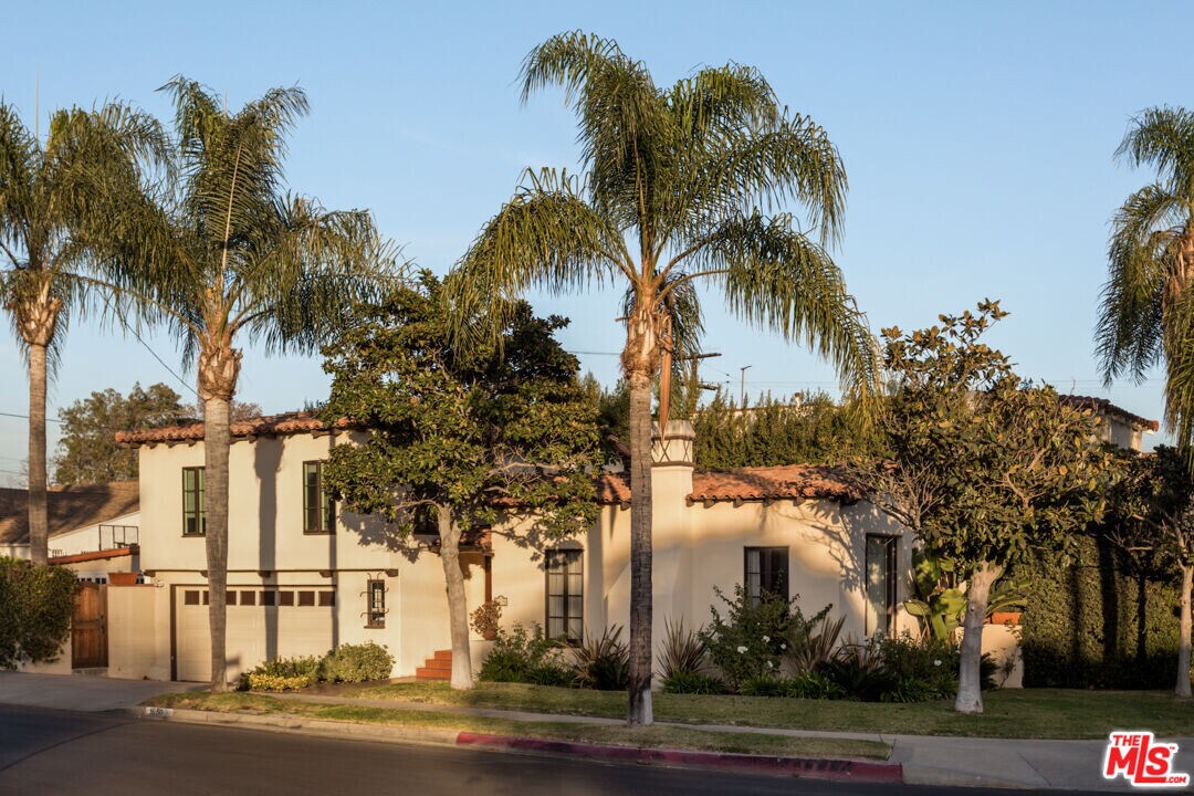 1650 S Crest Dr in Los Angeles, CA - Building Photo