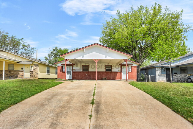 5008 Donnelly Ave in Fort Worth, TX - Building Photo - Building Photo
