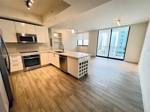 999 SW 1st Ave, Unit 1414 in Miami, FL - Building Photo - Building Photo