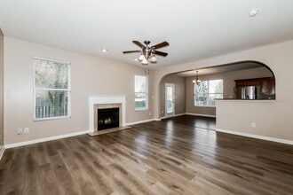 15559 Old Pond Cir in Noblesville, IN - Foto de edificio - Building Photo