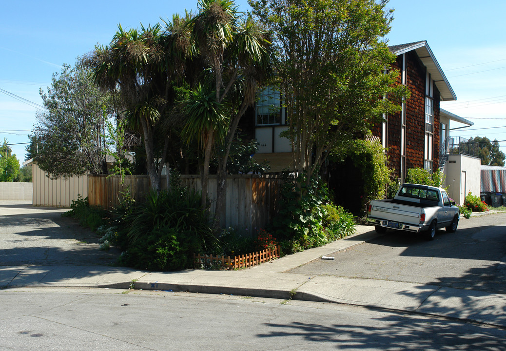 666 Reseda Dr in Sunnyvale, CA - Foto de edificio