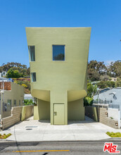 211 Entrada Dr in Santa Monica, CA - Building Photo - Building Photo