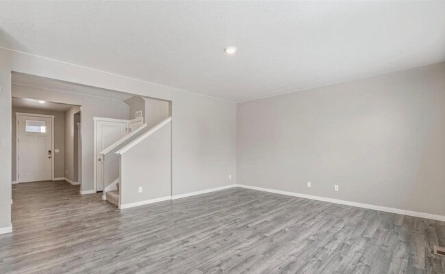 Spacious 5-Bedroom Home Including All Appl in Greeley, CO - Foto de edificio - Building Photo