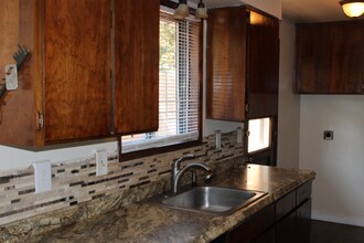 10915 SW Hall Blvd, Unit 1 in Portland, OR - Foto de edificio - Building Photo