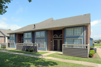 Inverness Apartments in Broken Arrow, OK - Building Photo - Building Photo