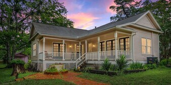 806 E Main St in Bellville, TX - Building Photo