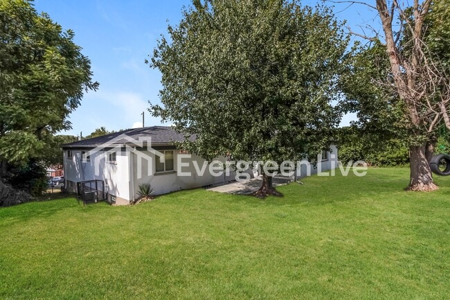 5774 Glow Ct in Cincinnati, OH - Building Photo - Building Photo