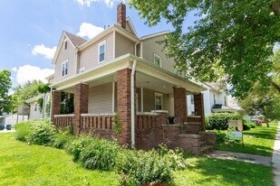 805 W University Ave in Muncie, IN - Building Photo