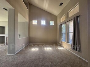 2044 London Ave in Manteca, CA - Building Photo - Building Photo