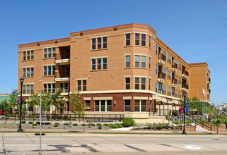 Uptown Landing in Burnsville, MN - Foto de edificio - Building Photo