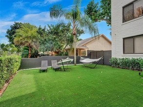 1656 Polk St in Hollywood, FL - Foto de edificio - Building Photo