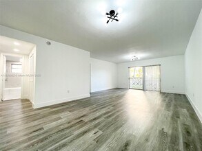 2005 Sans Souci Blvd in North Miami, FL - Building Photo - Building Photo