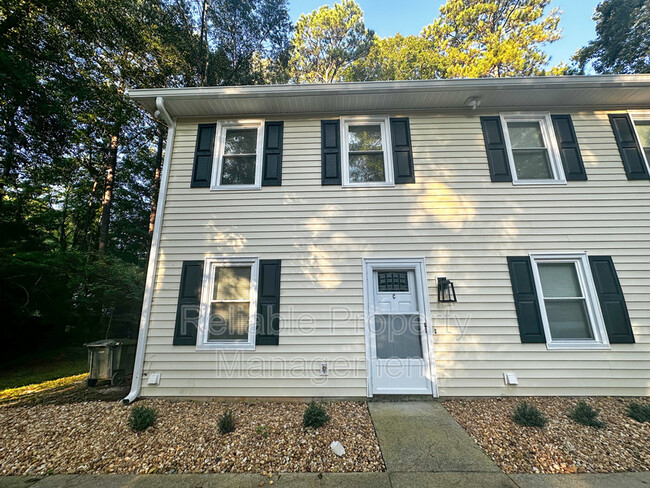 102 Stowe Pl in Garner, NC - Foto de edificio - Building Photo