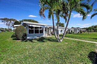 735 North Dr in Delray Beach, FL - Building Photo