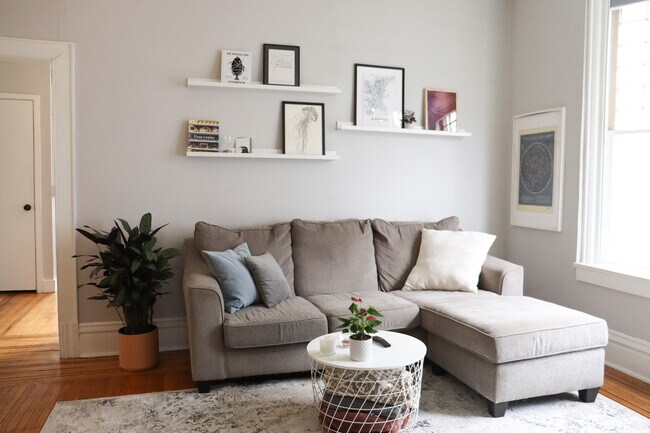 2413 DuPont Ave S in Minneapolis, MN - Building Photo - Building Photo