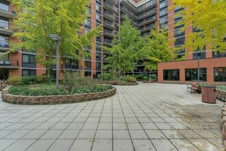 700 Grove St in Jersey City, NJ - Foto de edificio - Building Photo