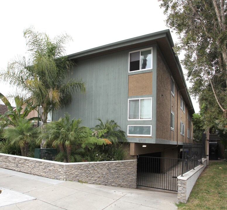 Pine View Villas in San Diego, CA - Building Photo