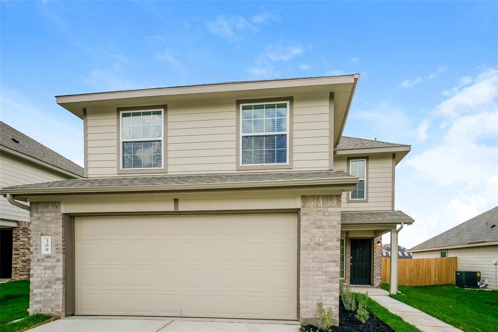 309 Blue Crane St in Huntsville, TX - Foto de edificio
