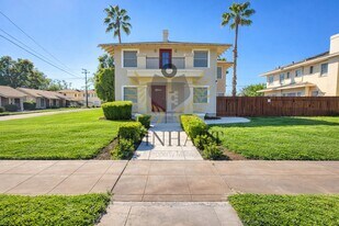 1105 N College Ave in Fresno, CA - Building Photo