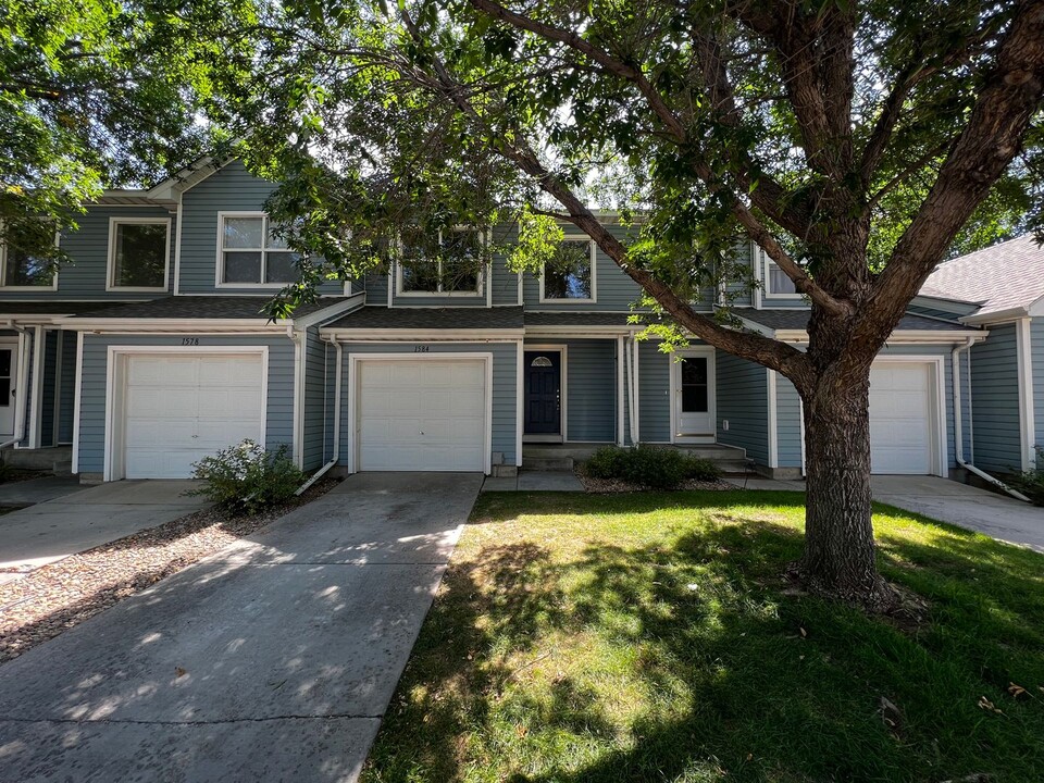 1584 Oak Creek Dr in Loveland, CO - Building Photo
