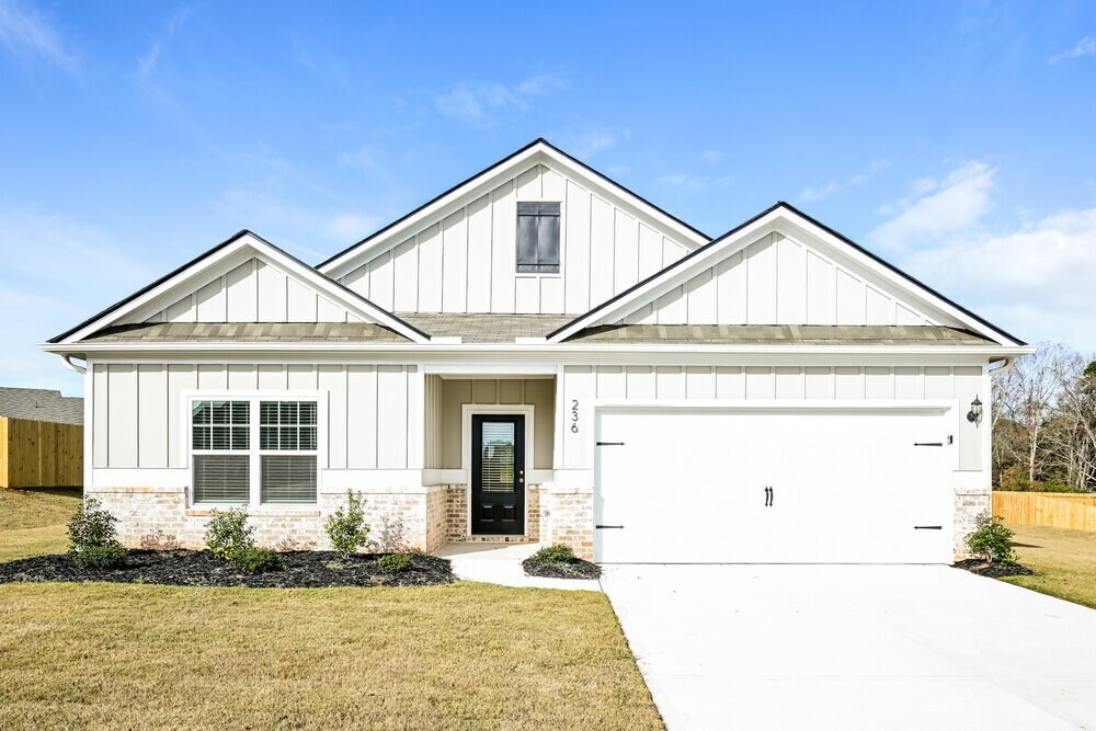 236 Oliver Dr in Locust Grove, GA - Foto de edificio