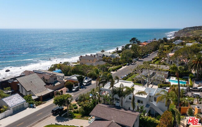 4908 Bunnie Ln in Malibu, CA - Building Photo - Building Photo