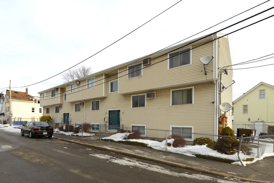 9 Melton St in Pawtucket, RI - Building Photo