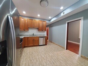 2242 N Western Ave in Chicago, IL - Building Photo - Building Photo