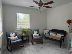 968 Red Town Rd in Elgin, TX - Foto de edificio - Building Photo