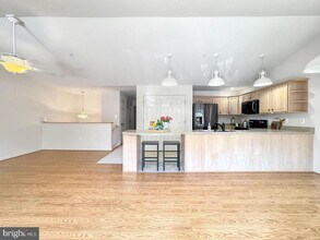 215 Westlake Blvd in Prince Frederick, MD - Foto de edificio - Building Photo