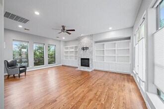 2406 Dorrington St in Houston, TX - Building Photo - Building Photo