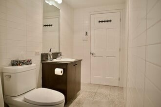 6363 Saint Laurent Boul in Montréal, QC - Building Photo - Building Photo