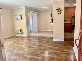 7003 Saranac St, Unit 105 in San Diego, CA - Building Photo