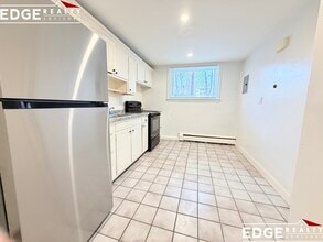 8 Bryon Rd, Unit 1 in Boston College, MA - Building Photo - Building Photo