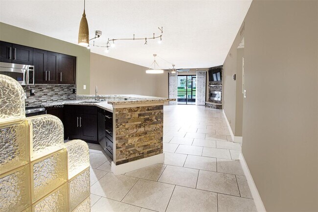 2213 Cypress Island Dr in Pompano Beach, FL - Building Photo - Building Photo