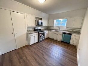 1016 W Gandy St, Unit 2 in Denison, TX - Foto de edificio - Building Photo