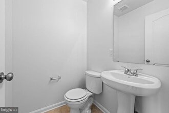 112 Breezewood Dr in Hanover, PA - Foto de edificio - Building Photo