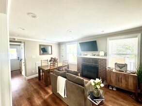 57 Spring Rd in Huntington, NY - Foto de edificio - Building Photo