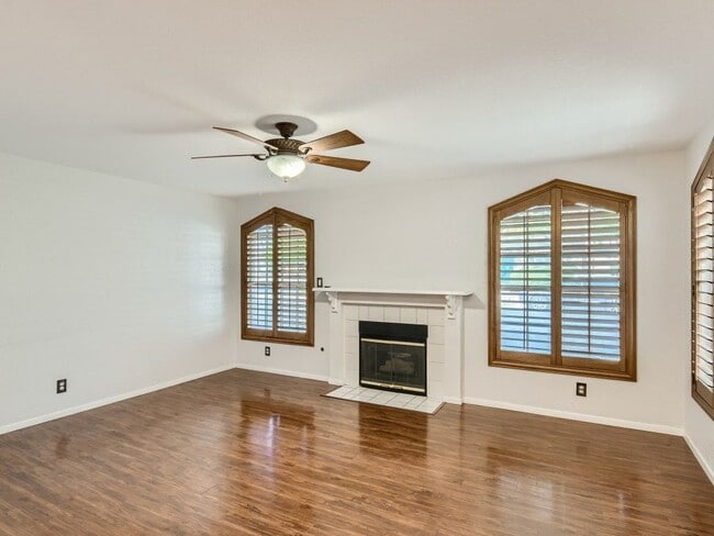 1044 Grammy Dr in Las Vegas, NV - Building Photo - Building Photo