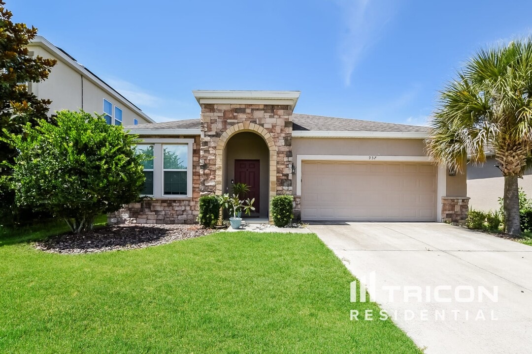 937 Hilltop Park Ct in Apopka, FL - Building Photo