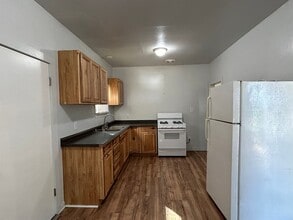 8 Acacia Ave in Oroville, CA - Building Photo - Building Photo